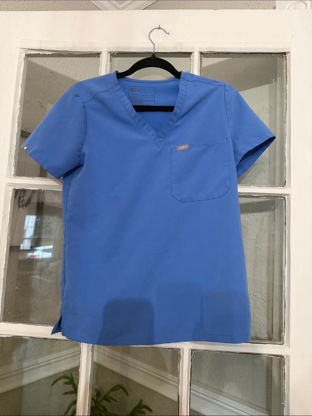FIGS Women’s V-Neck Scrub Top in Royal Blue